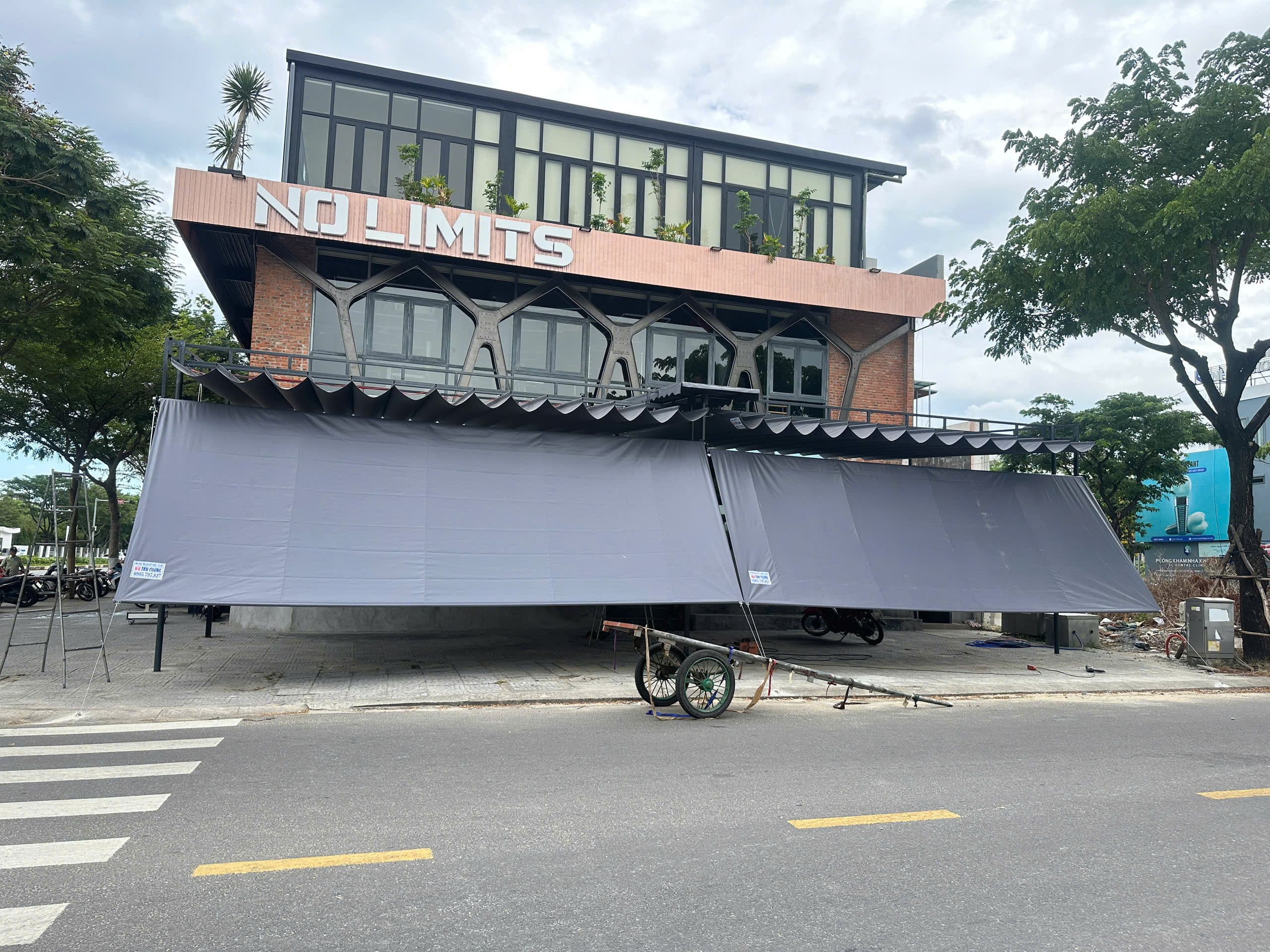 Mái thả hệ tay quay
